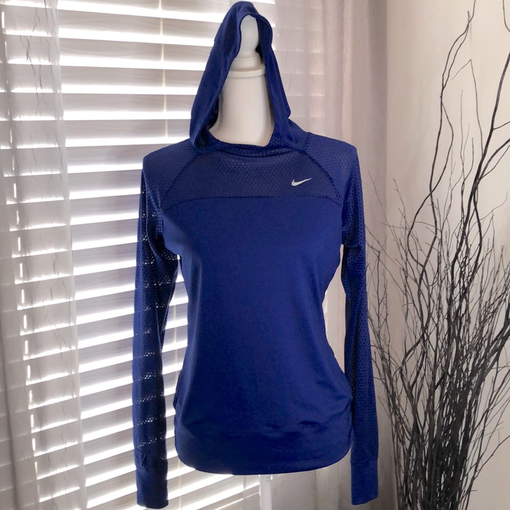 Nike Women’s Athletic Shirt. SZ M.